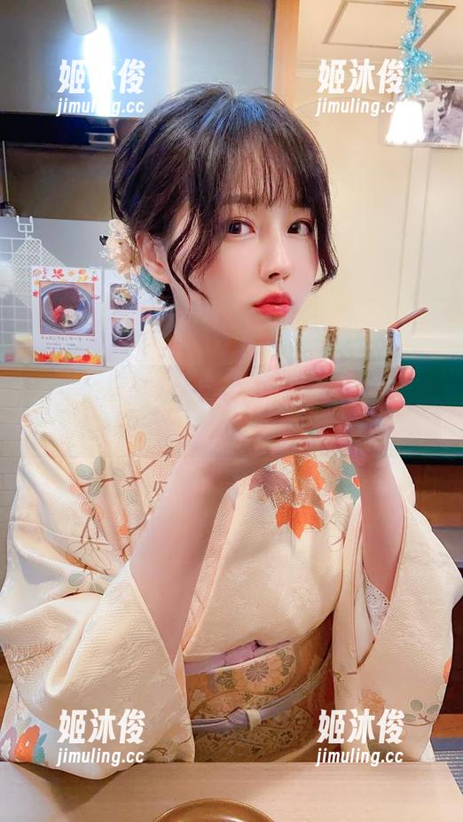Arty亚缇 在Arty亚缇的奶牛cos中标新立异,快来免费下载,发现新视角的新美感