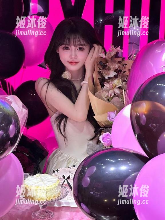 Feilin嗲囡囡-M梦baby Feilin嗲囡囡 - M梦baby海边最新写真集上线,捕捉夏日海边的清新与活力