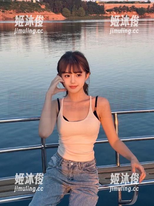 Feilin嗲囡囡-伊蓓Eva Feilin嗲囡囡 - 伊蓓Eva户外的最新美图,写真作品展现大自然的无穷魅力与生机