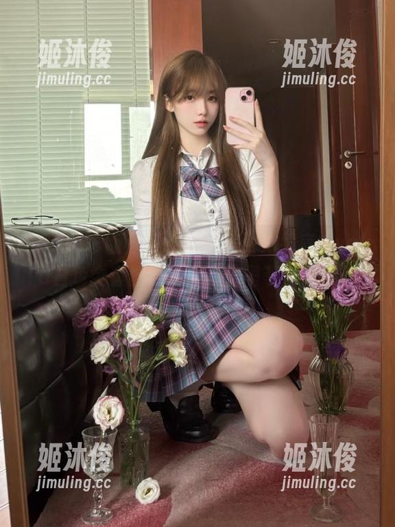 Feilin嗲囡囡-方绮言Ayaka Feilin嗲囡囡 - 精致之美:方绮言Ayaka白色全套图包,尽在这里等你探索!