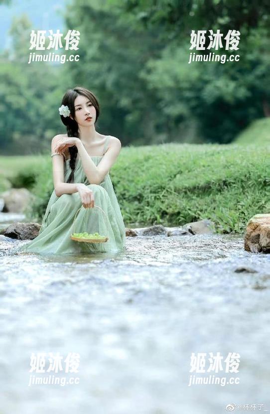 Feilin嗲囡囡 - 贾诗晗以灰丝为主题的奇妙旅程，美图已准备好，快来下载共享精彩！