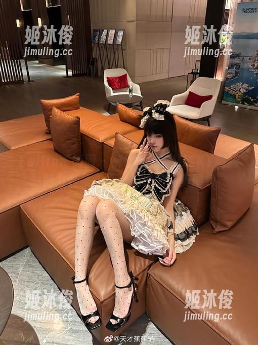 Feilin嗲囡囡 - 解锁陈雅漫VICKY制服魅力合集：不可错过的精美图包