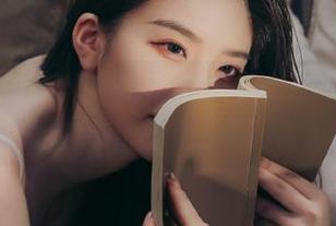 GIRLT果团网 – 王婉悠私拍泳装作品，传播夏日风情的慵懒与诱惑的图片