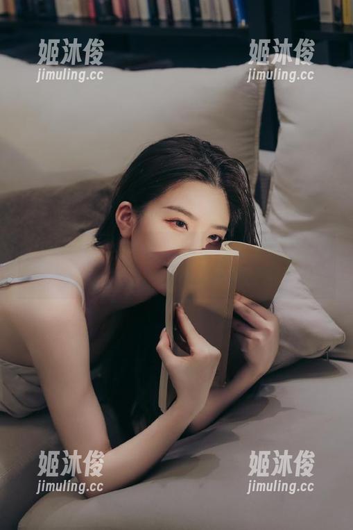 GIRLT果团网-王婉悠 GIRLT果团网 - 王婉悠私拍泳装作品,传播夏日风情的慵懒与诱惑的图片