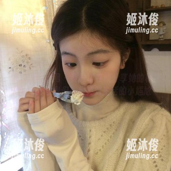 GIRLT果团网-莫雅琪 GIRLT果团网 - 莫雅琪在线分享她的棉袜图片:让我们一起笑对生活的小尴尬