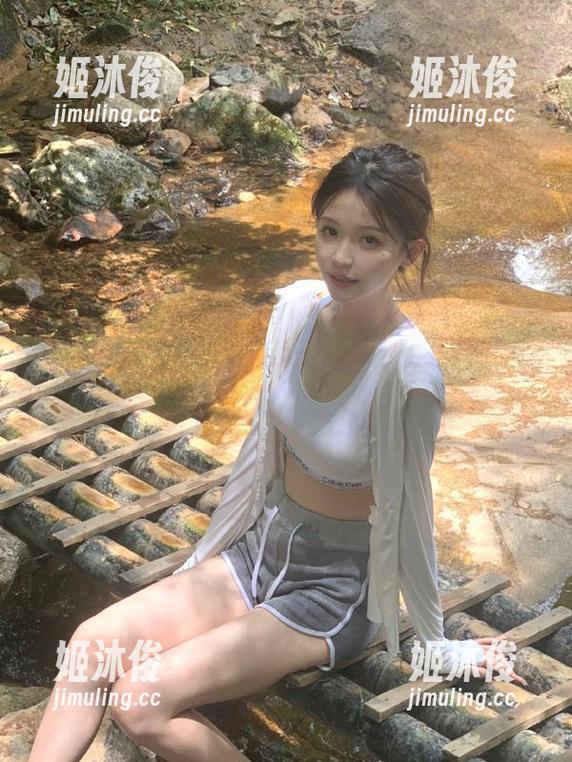 GIRLT果团网-酸酱兔 GIRLT果团网 - 你绝对想不到,酸酱兔的美图和裤里丝的套图会这么火爆!