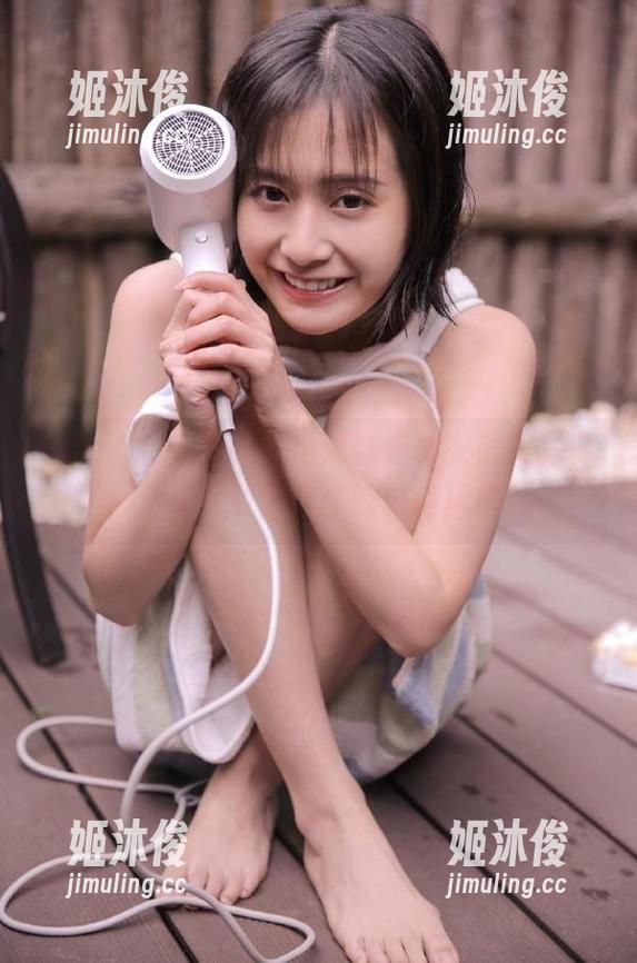 HuaYang花漾-小海臀 HuaYang花漾 - 小海臀连体衣超美写真,免费下载分享你的时尚风格!