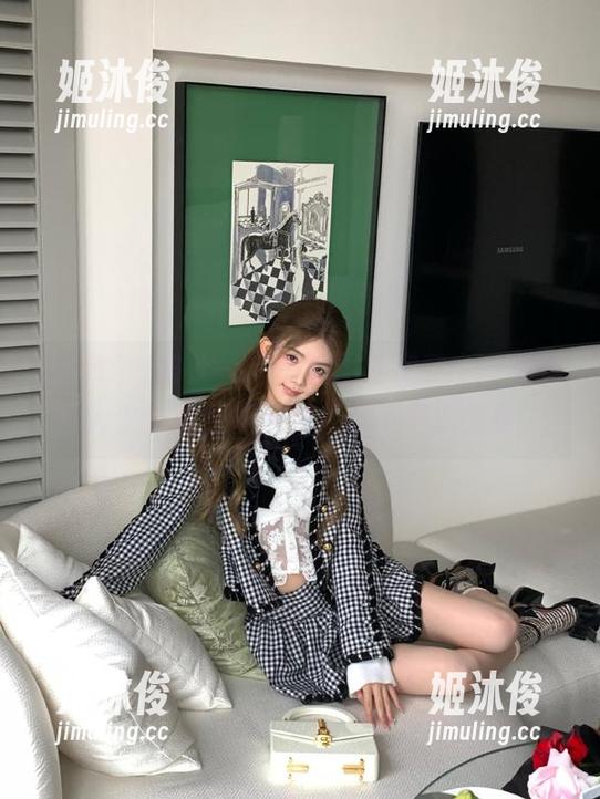 IMiss爱蜜社-娜大少爷 IMiss爱蜜社 - 精美原图尽在其中,观看娜大少爷的红裙写真,享受视觉盛宴!