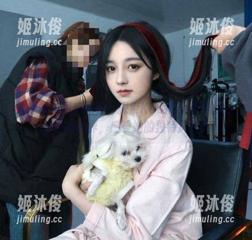 KuukoW 欲知最新图库揭秘!探索KuukoW邪神大人的写真世界,感受她的独特风格!