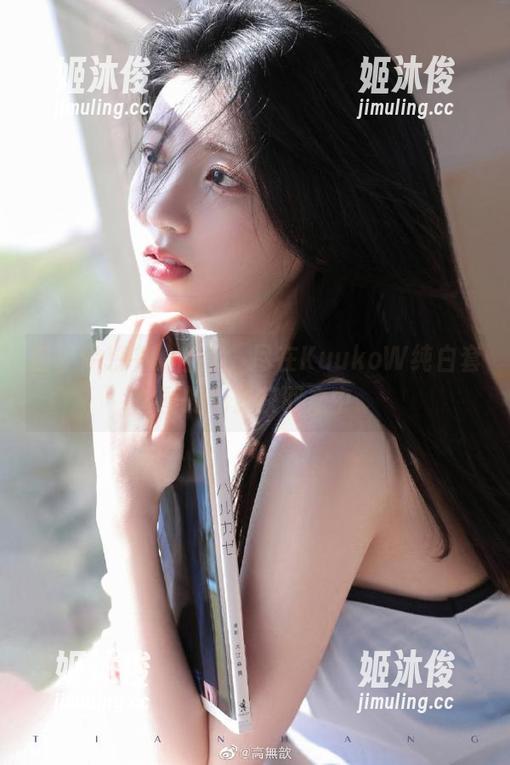 KuukoW 找寻梦想中的自由,尽在KuukoW纯白套图的免费获取之中