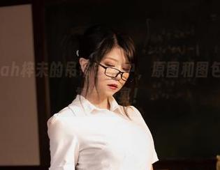 沉醉在Leah梓未的吊带艺术中，原图和图包让你尽享视觉盛宴！