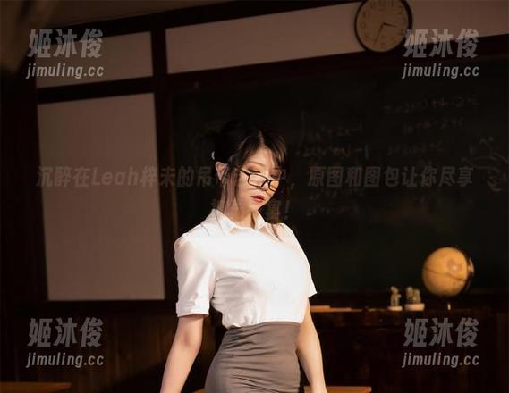 Leah梓未 沉醉在Leah梓未的吊带艺术中,原图和图包让你尽享视觉盛宴!