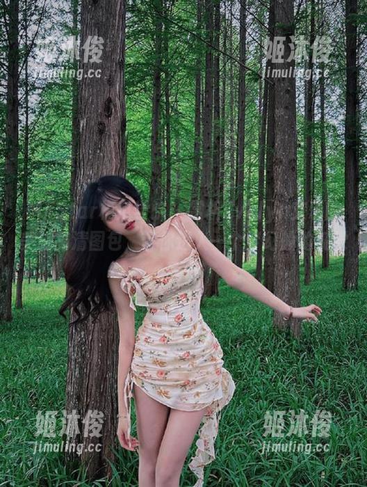 MFStar模范学院-Evelyn艾莉 MFStar模范学院 - 赏析Evelyn艾莉的美脚高清图包,带你进入一个梦幻般的视觉国度
