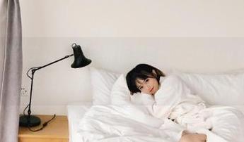 MFStar模范学院 – 探索柳侑绮Sevenbaby私拍空姐的生活，原图记录每个动人瞬间