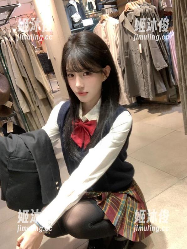 MFStar模范学院-柳侑绮Sevenbaby MFStar模范学院 - 无圣光不代表无魅力,柳侑绮Sevenbaby的居家在图片中展现了真实的自我