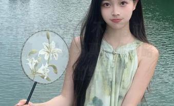 MFStar模范学院 – 不容错过的栗子Riz最新作品集，学姐写真带你领略艺术与生活的结合