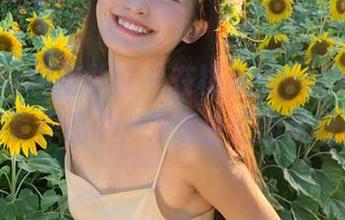 MFStar模范学院 – 在桃小兔yolanda的礼服写真作品中，发现生活的美好与灵感