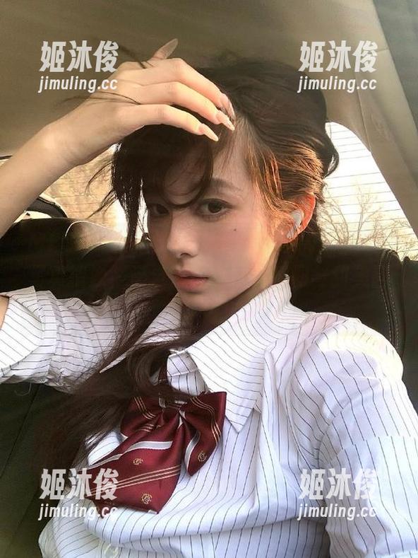 MFStar模范学院-艾莉Evelyn MFStar模范学院 - 艾莉Evelyn的夏日写真资源,记录每一个灿烂瞬间与甜美回忆