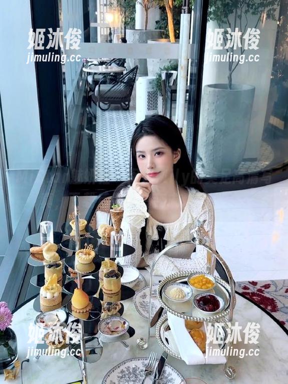 MiStar魅妍社-闵妮Mily MiStar魅妍社 - 闵妮Mily的美足高清写真,下载后你也想变成‘脚控’!
