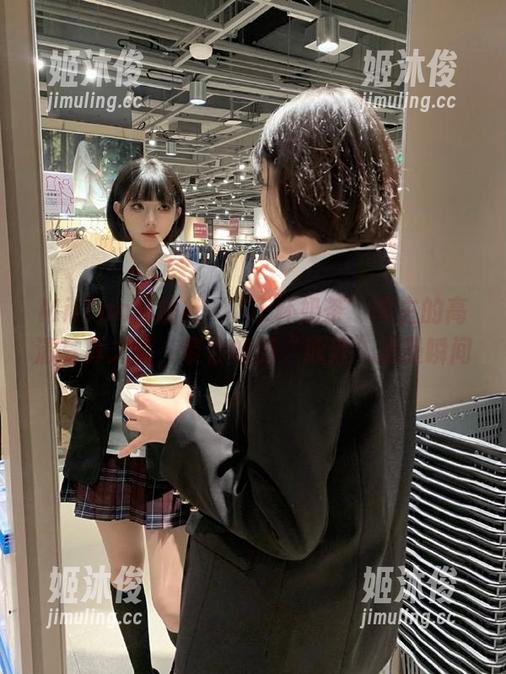 MiiTao蜜桃社-E杯奶茶 MiiTao蜜桃社 - “E杯奶茶”博主的高清写真之旅,带你畅游“泳池”浪漫瞬间