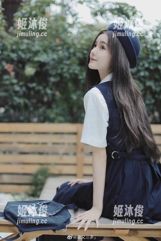 MiiTao蜜桃社-豆瓣酱 MiiTao蜜桃社 - 学妹写真逆袭:豆瓣酱的美图与背后那些事儿