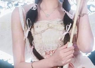 最新写真集来袭！PoppaChan女孩展现无与伦比的摄影魅力