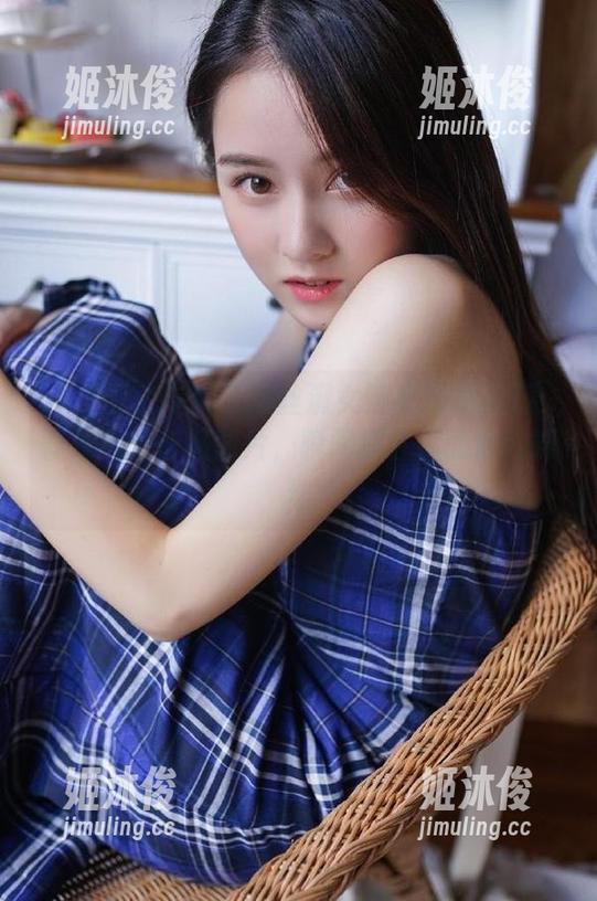 SIW斯文传媒-蓉儿 SIW斯文传媒 - 黑丝淑女连衣裙的诱惑:蓉儿写真作品图片,瞬间抓住你的心和眼球