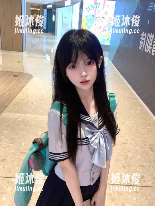 Sira(시라)短裤高清分享，流露出时尚与活力的迷人气息，惊艳每个瞬间