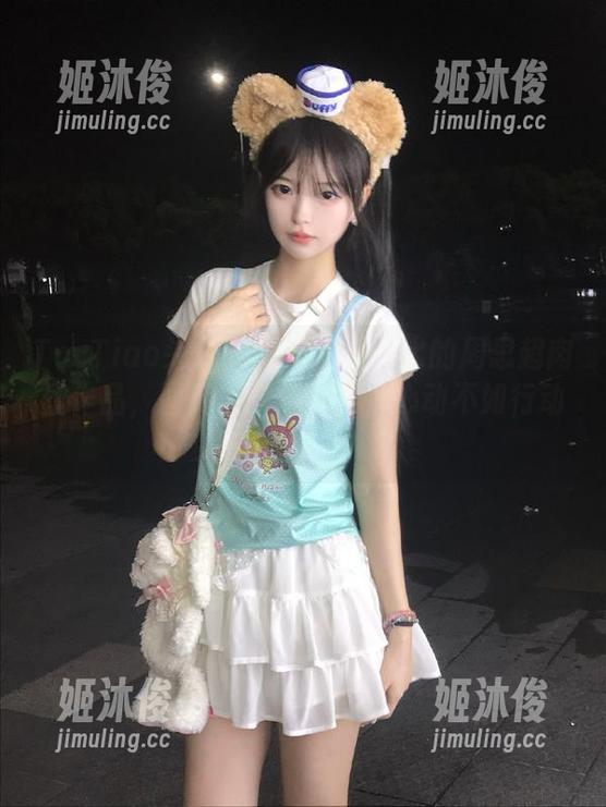 TouTiao头条女神-周思超 TouTiao头条女神 - 无与伦比的周思超肉丝作品,图库内免费下载,心动不如行动!