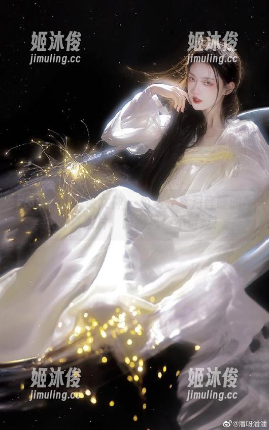 TouTiao头条女神-月音瞳 TouTiao头条女神 - 免费分享月音瞳的毛衣写真照片,时尚风格不错过!