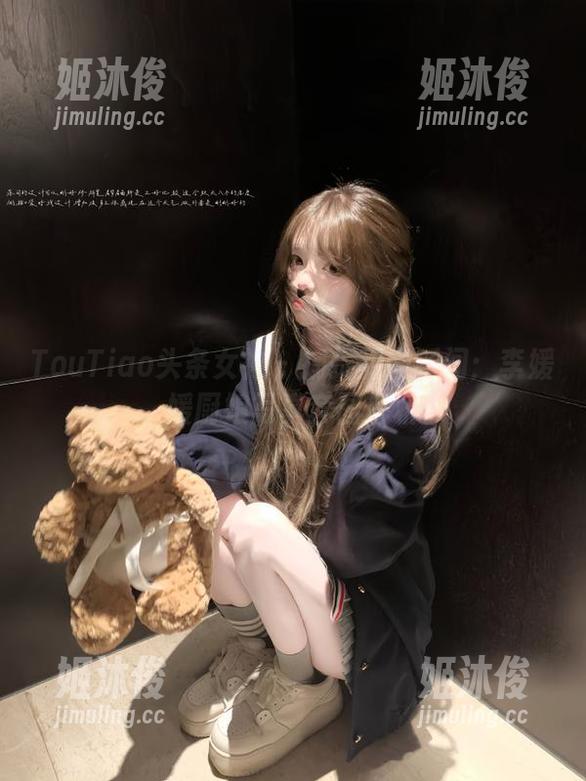 TouTiao头条女神 - 捕捉甜蜜瞬间：李媛媛厨娘写真套图解析