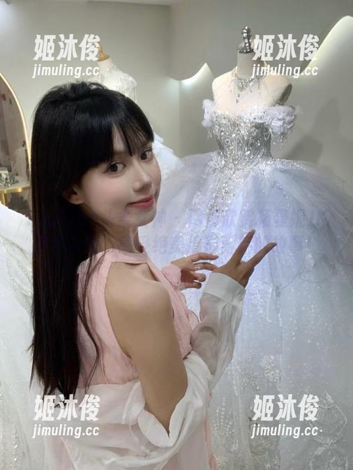TouTiao头条女神-杨曼妮 TouTiao头条女神 - 尽情欣赏杨曼妮JK图包合集,感受绝美摄影背后的故事!
