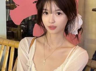 TouTiao头条女神 – 杨漫妮baby女王的艺术世界：独家图包作品尽显个性与魅力