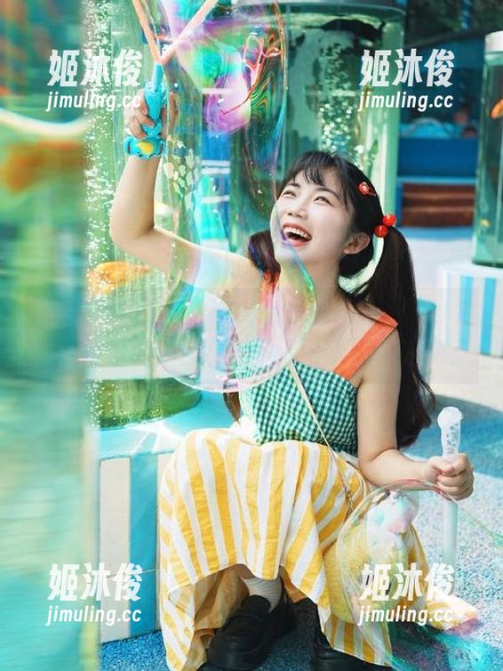 TouTiao头条女神-金圣雪 TouTiao头条女神 - 每一张都是艺术,金圣雪的制服私房美图令人惊艳!