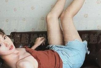 UGirls尤果网 – 周心情最新吊带写真分享，带你领略她的优雅与性感魅力！