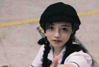 UGirls尤果网 – 在校服中绽放：奶茶Emily写真全集为你带来青春的滋味