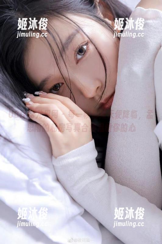 UGirls尤果网 - 每一帧都如天使降临，孟思雨的私房写真合集温暖你的心