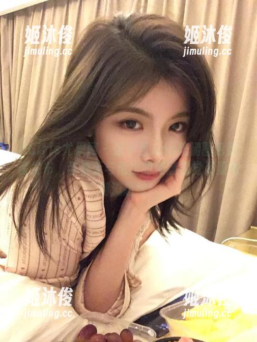 UGirls尤果网 - 张小西Ann美腿图包重磅发布，带来无与伦比的美腿视觉资源与潮流趋势！