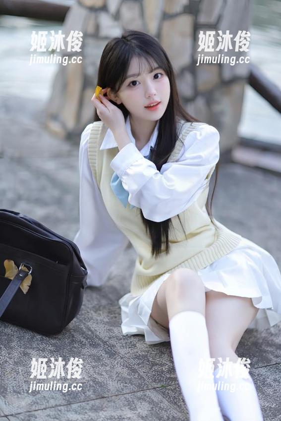 UGirls尤果网-张栩菲 UGirls尤果网 - 在这里找到张栩菲白裙写真原图,免费下载链接等你来探索她的时尚之旅!