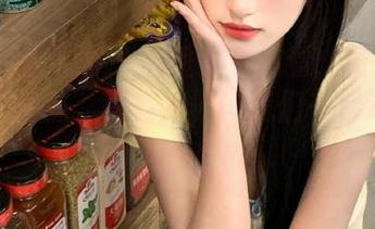 UGirls尤果网 – 温暖时节必看：张馥棋带来的“棉袜”写真集，让我们一起追随她的更新脚步！