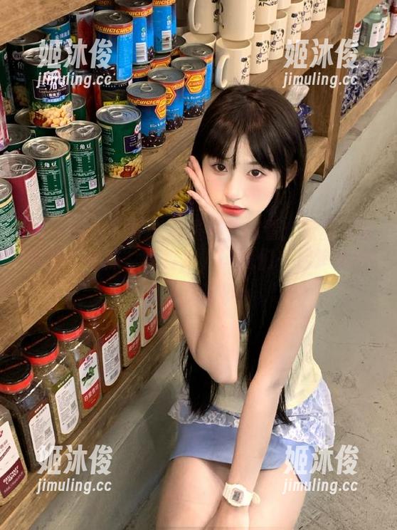 UGirls尤果网-张馥棋 UGirls尤果网 - 温暖时节必看:张馥棋带来的“棉袜”写真集,让我们一起追随她的更新脚步!