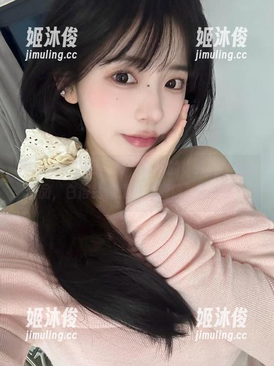UGirls尤果网-易阳 UGirls尤果网 - 啧,易阳的“纯白”最新作品,白得就像是被“滤镜”淹没了!