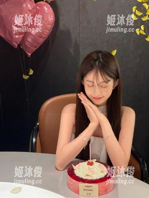 UGirls尤果网-杨乔之 UGirls尤果网 - 无圣光,杨乔之的白裙写真让每一次瞬间都如梦似幻!