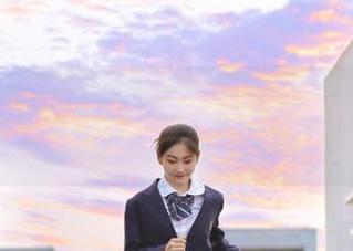 UGirls尤果网 – 纯小希高跟鞋写真：她的优雅不需要付费，免费呈现美丽瞬间！