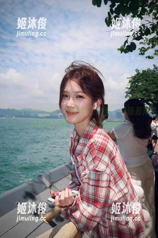 UGirls尤果网-谭晓彤 UGirls尤果网 - 畅游夏日心情,谭晓彤短裤私拍合集,让你大饱眼福!