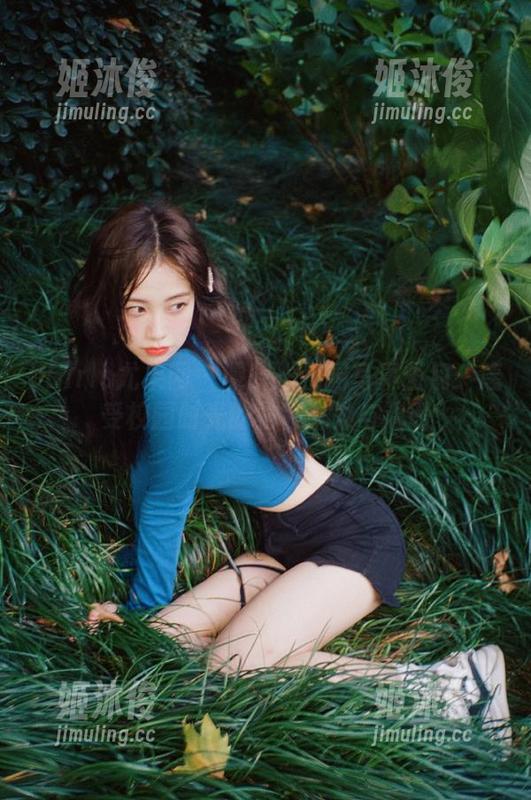 UGirls尤果网-谭晓彤 UGirls尤果网 - 谭晓彤校园写真图包:感受校园时光的独特魅力与温暖