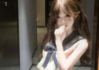 UGirls尤果网 – 发现赵伊彤泳池精选四季图包，水波荡漾间的艺术瞬间