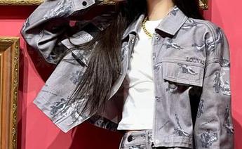 UGirls尤果网 – 赵智妍美脚写真集他更新：每一帧都是艺术的极致呈现