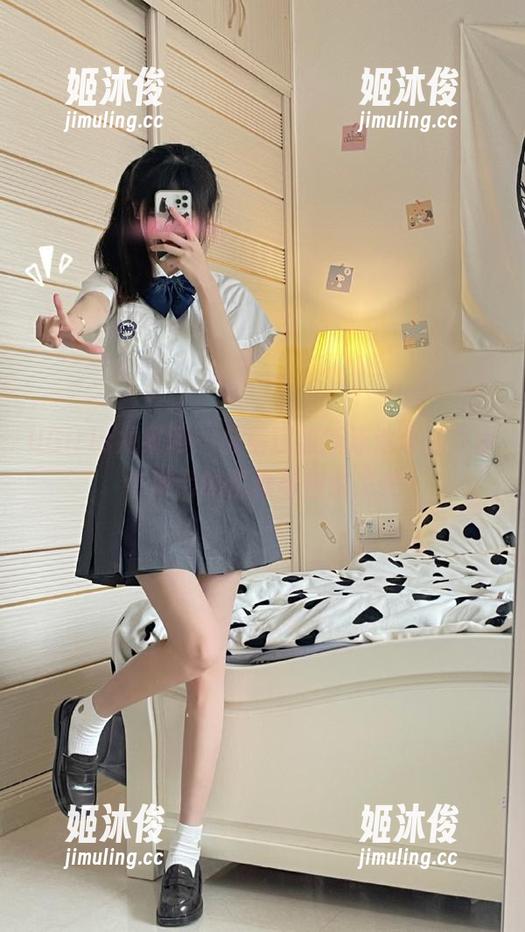 UGirls尤果网-黛蓓琪 UGirls尤果网 - 黛蓓琪最新泳池作品,水中游弋的优雅与自由之美