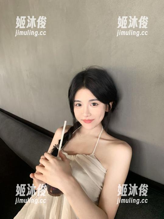 Uhye(이유혜)白裙系列：优雅写真美图免费下载，尽显你的个性与风采！